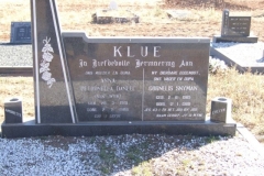 Klue, Petronella Daneel born Van Wyk 28 March 1910 died 02 February 1988 + Cornelis Snyman born 02 August 1905 died 12 January 1980