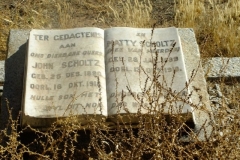Scholtz, John born 25 December 1890 died 16 October 1918 + Matty nee Van Heerden born 26 January 1889 died 13 October 1918