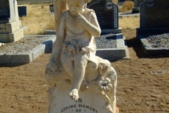 Van der Westhuizen, David Stephanus son of JE + HM born 01 November 1913 died 05 December 1915