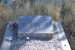 Van der Westhuizen, Lissie nee De Vries born 18 June 1900 died 02 December 1962
