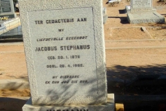 Niemann, Jacobus Stephanus born 20 January 1876 died 26 April 1962