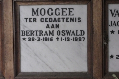 Moggee, Bertram Oswald