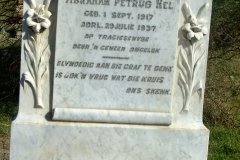 Nel, Abraham Petrus born 01 September 1917 died 29 July 1937 op tragiesewyse deur n geweer ongeluk.